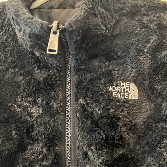 The North Face Girls Reversible Jacket Puffer/Faux Fur. Black w/ pockets - sz L - Picture 7 of 9
